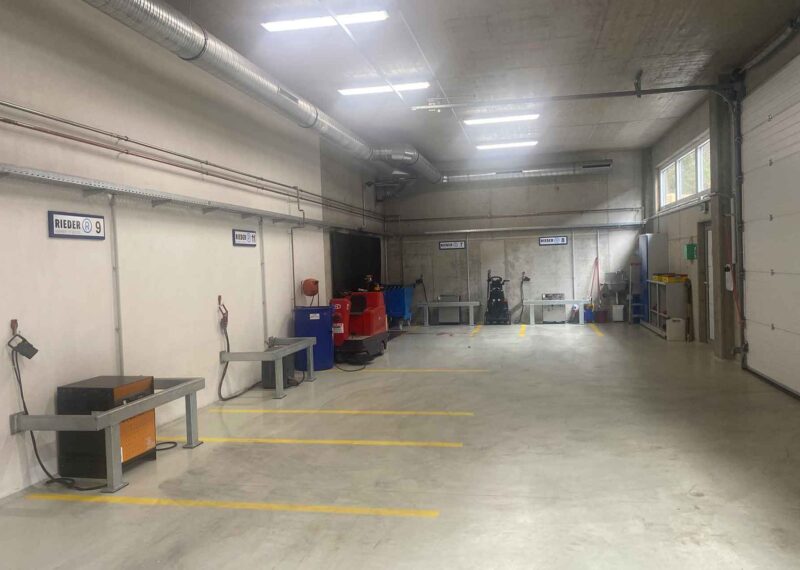 Riederkisten - E-Stapler Garage